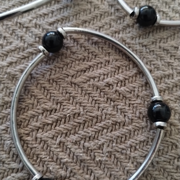 SALE: Set of 5 Stretchy Dual-Tone Beaded Bracelets - Picture 4 of 4